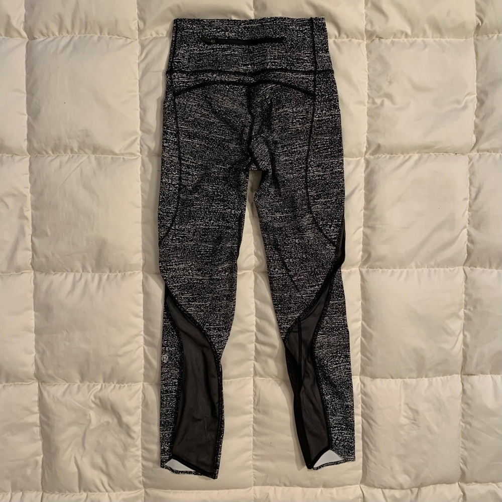Lululemon Pace Perfect 7/8 Tight 25” Leggings 4 Air Time White Black Activewear